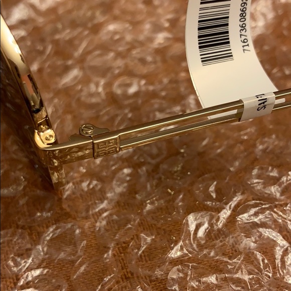 Givenchy Sunglasses. Unisex - Picture 5 of 8